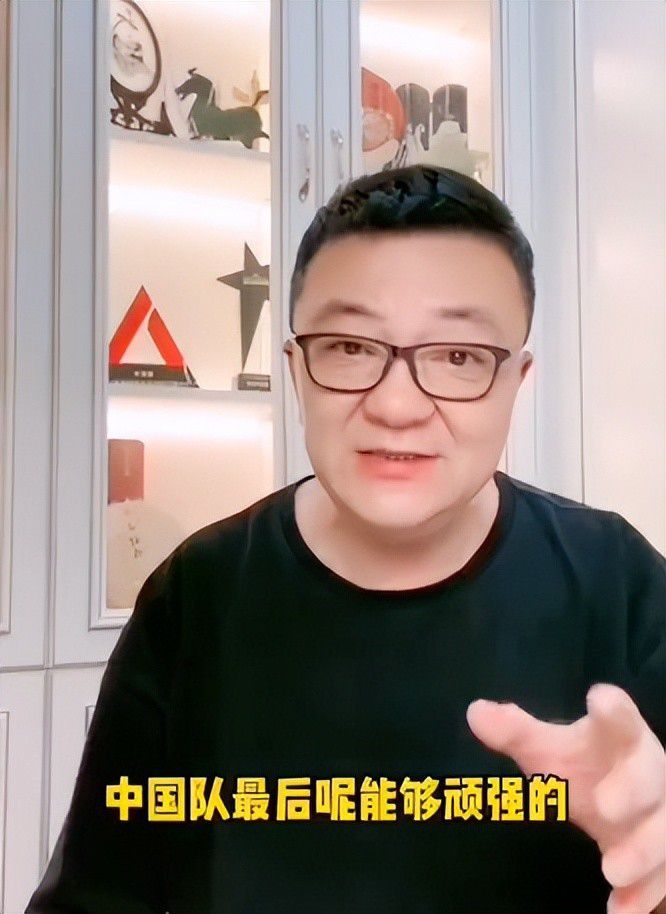 但当本雅明说电影中的震惊的时候，他说的是普通电影里的固定长拍的静态镜头都可能给予我们的震惊，而在今天，也许只有那些十分惊悚的特技镜头才能给予我们类似的感受。